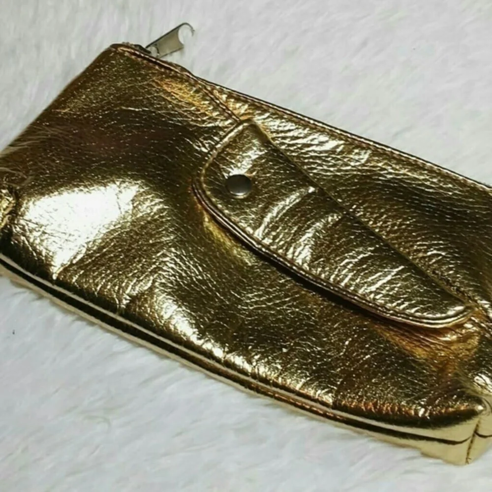 Manou golden foil